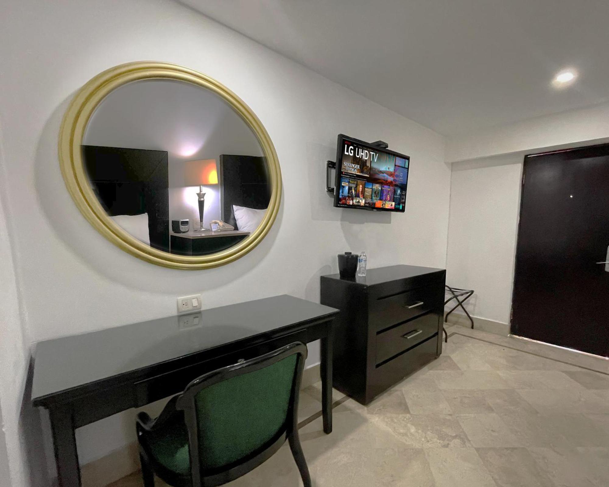 Wyndham Garden Los Mochis Plaza Inn Bagian luar foto